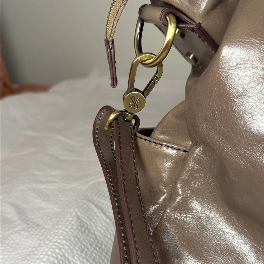 HOBO chic shoulder